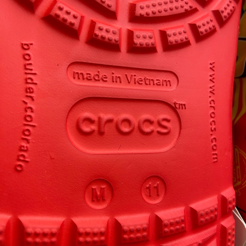 New Crocs X Disney Pixar Cars Lightning McQueen Classic Clogs Size 11 M FLAW - Picture 13 of 15